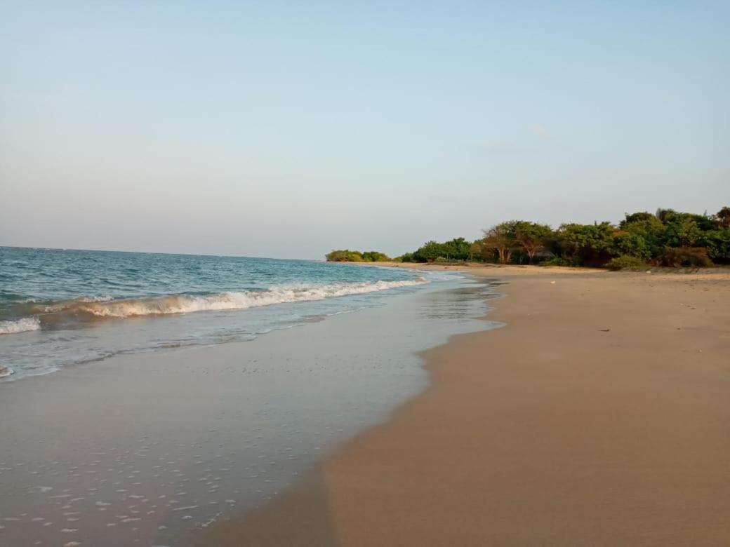 Giman Free Beach Resort Passikudah Exteriör bild