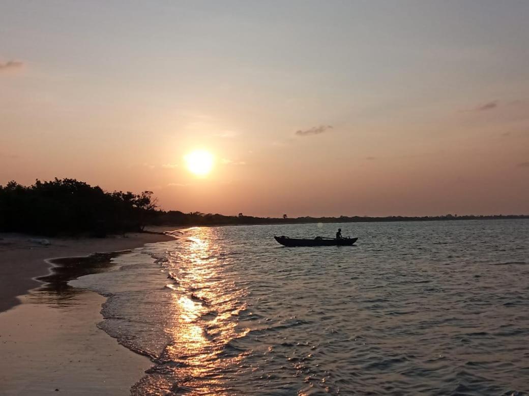Giman Free Beach Resort Passikudah Exteriör bild