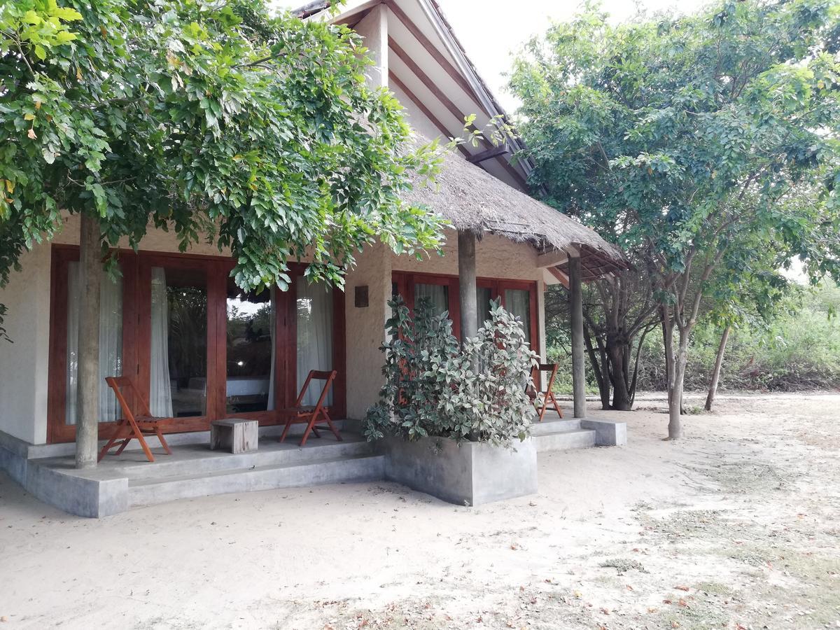 Giman Free Beach Resort Passikudah Exteriör bild